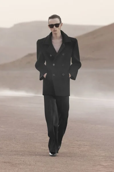 Look 10